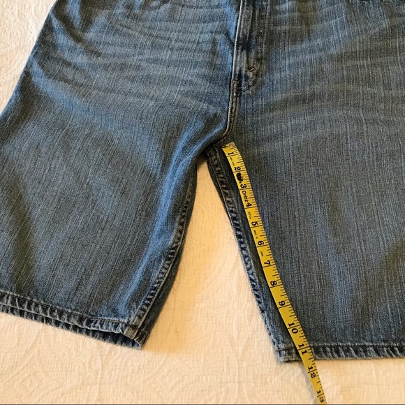 Levi Strauss & Co Signature Loose Light Wash Denim Shorts - Picture 6 of 10